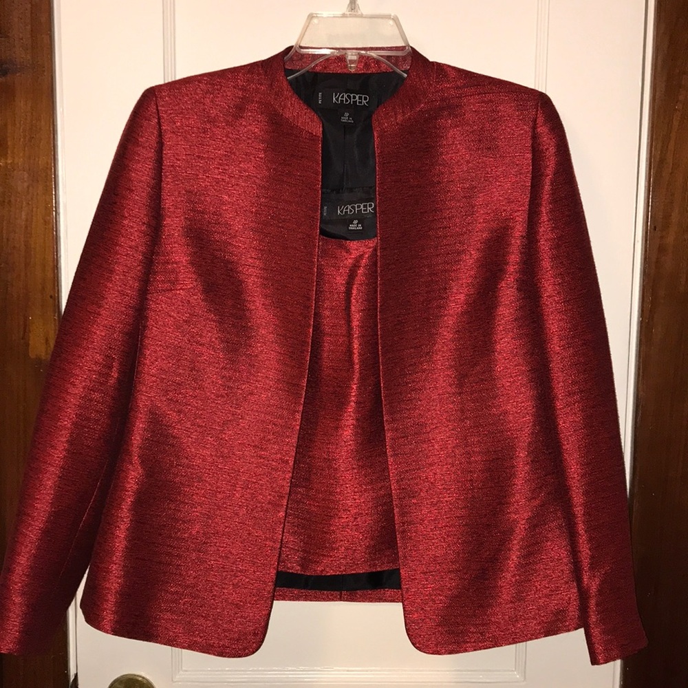 Kasper jacket & matching top in red.